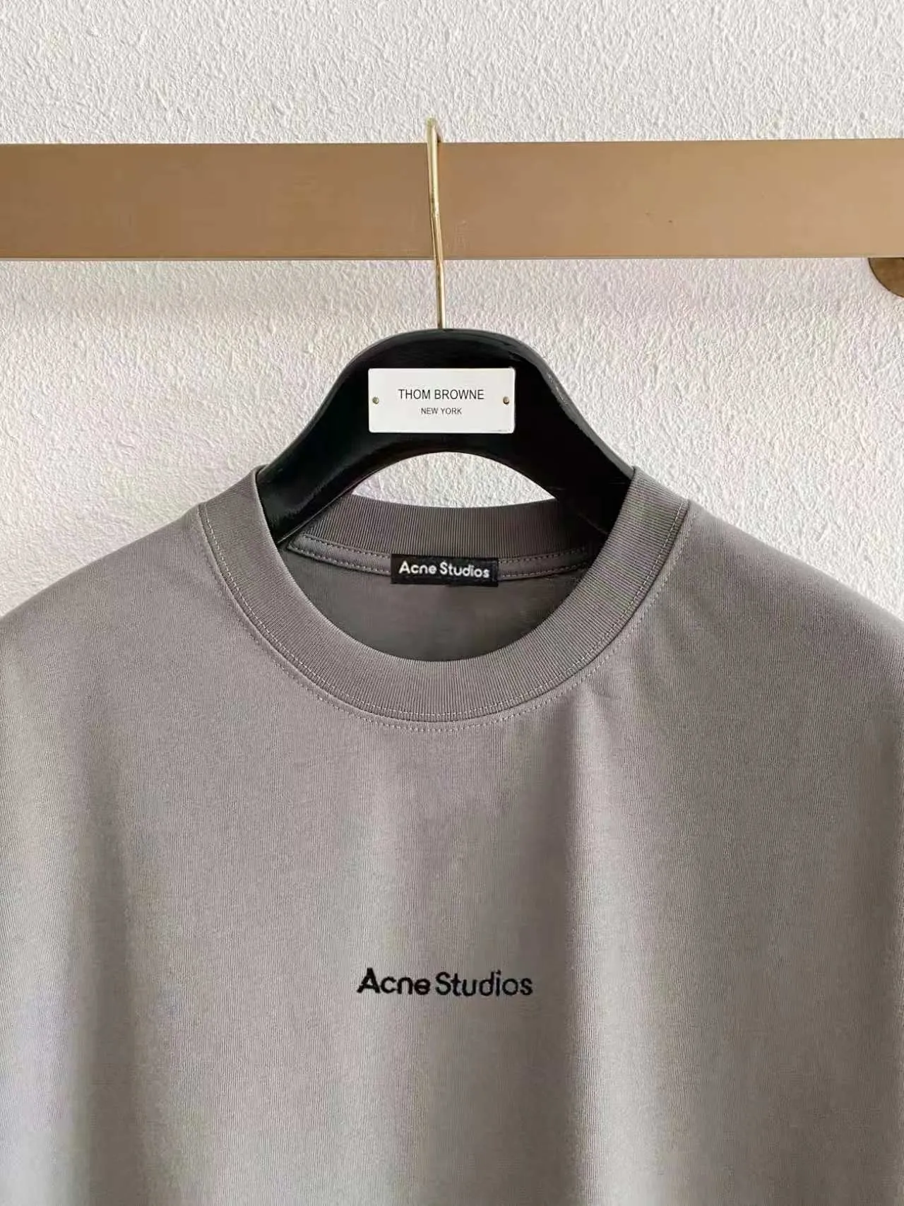 Acne*Studio Chest embroidery + frayed back print Spring and summer New Arrival Double-sanded plain short-sleeved pure cotton fabric, differentiated from ordinary fabrics, tight yarn, long-lasting washing without deformation, micro-wide version of T-shirts for men and women Same style. Color: Black White Blue Gray Size: S (90-130 pounds) M (125-140 pounds) L (135-160 pounds) XL (160-180 pounds) XXL (180 pounds)